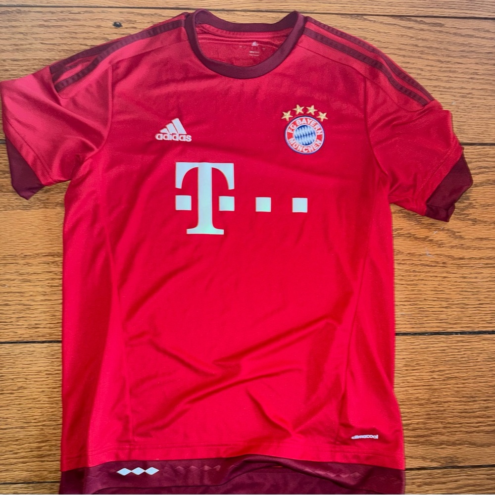 Adidas Men’s Red Bayern Munch Soccer Jersey